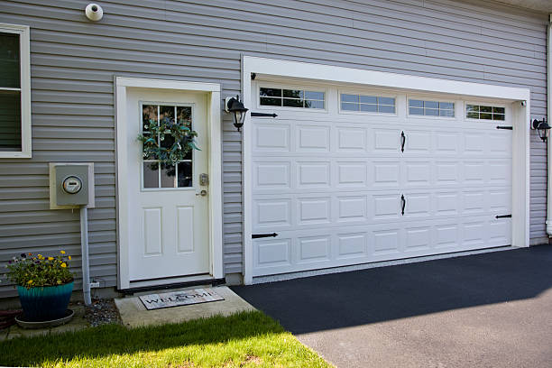 24/7 Emergency Garage Door Panel Replacement experts in Fort Bliss, TX